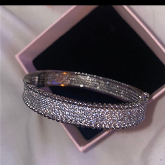 𝑆𝑖𝑙𝑣𝑒𝑟 𝐵𝑟𝑎𝑐𝑒𝑙𝑒𝑡 - Picture 3 of 4